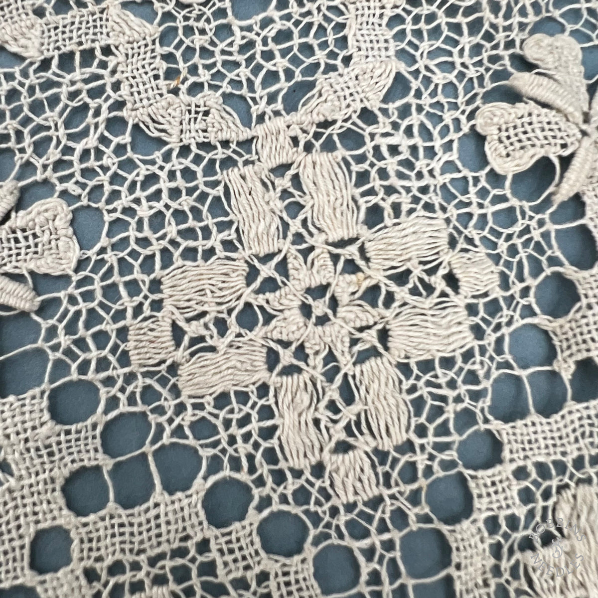 Antique Handmade Religious Filet Lace Border with Cross Motifs – 70 × 20 cm