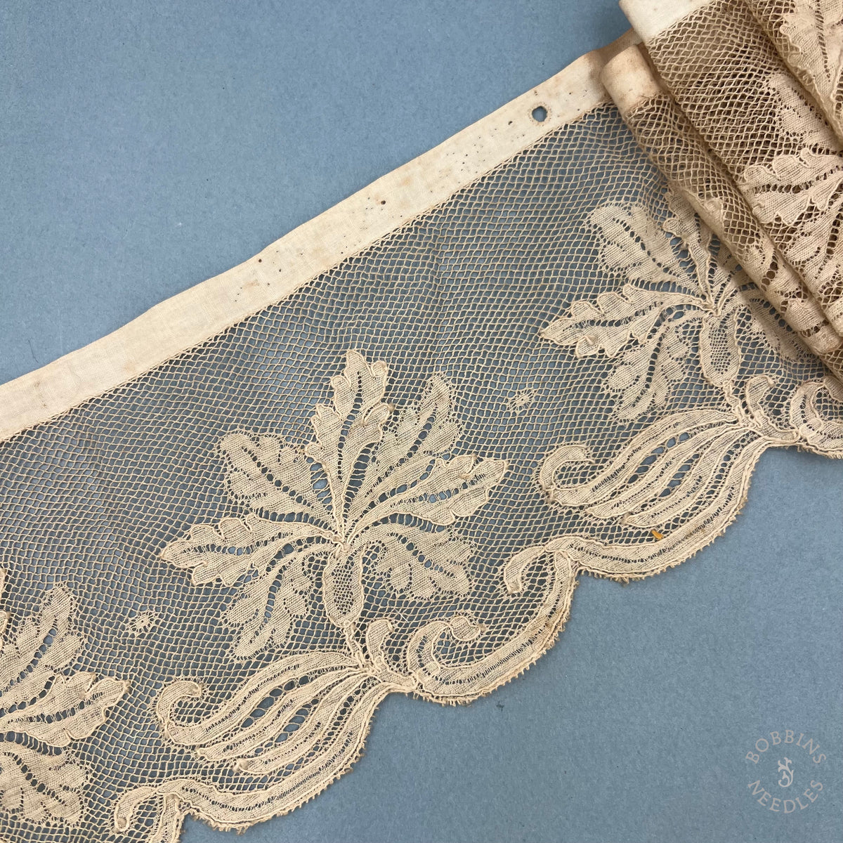 Antique Fine Handmade Bobbin Lace Border – Floral Pattern – 90 × 12 cm