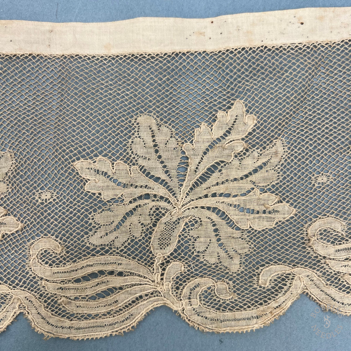 Antique Fine Handmade Bobbin Lace Border – Floral Pattern – 90 × 12 cm