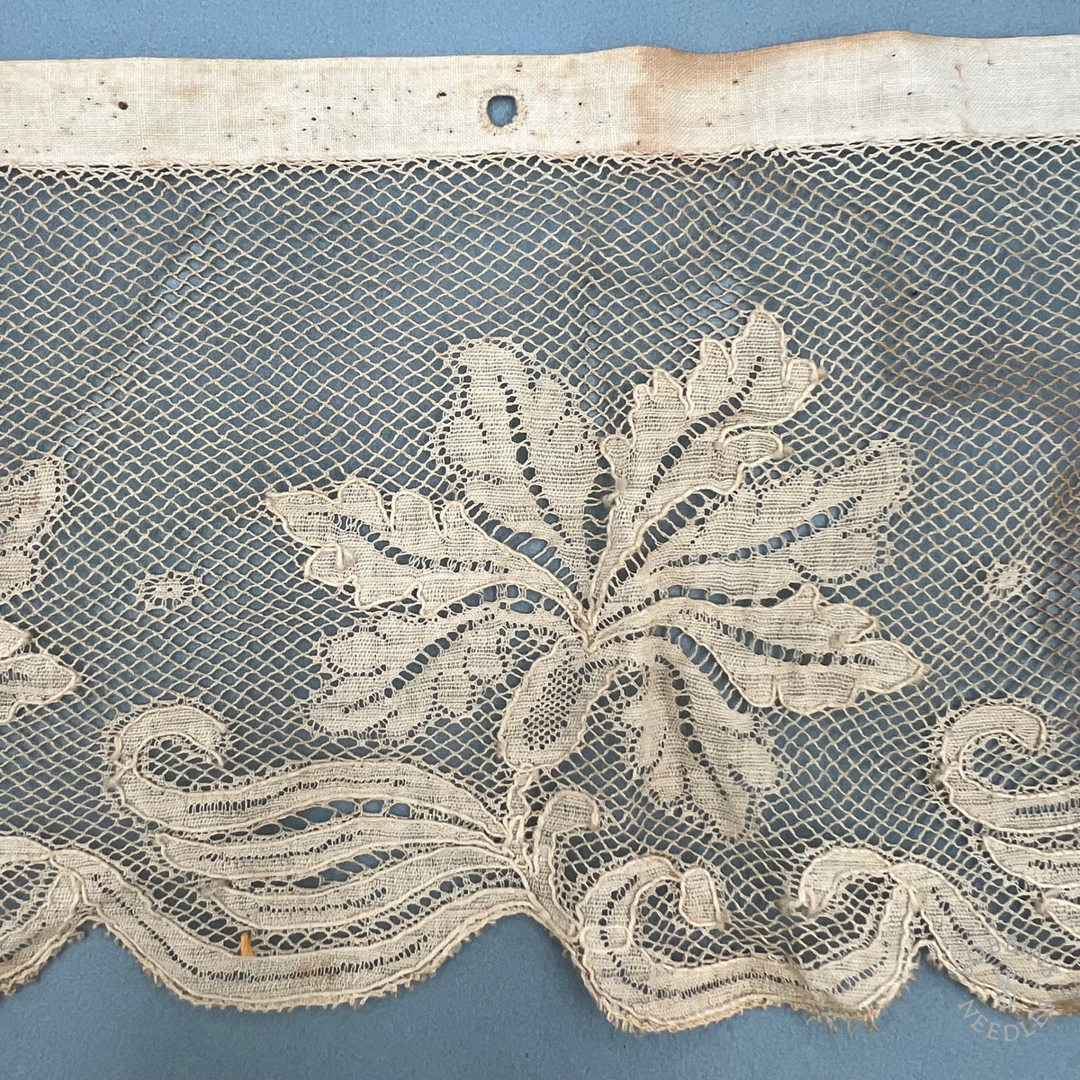 Antique Fine Handmade Bobbin Lace Border – Floral Pattern – 90 × 12 cm