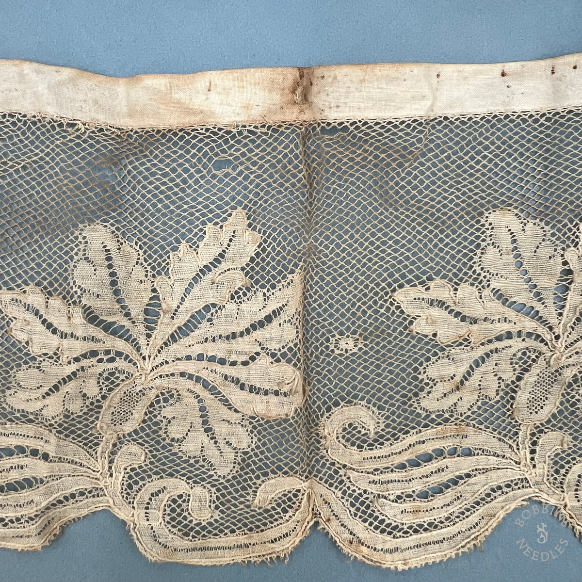 Antique Fine Handmade Bobbin Lace Border – Floral Pattern – 90 × 12 cm