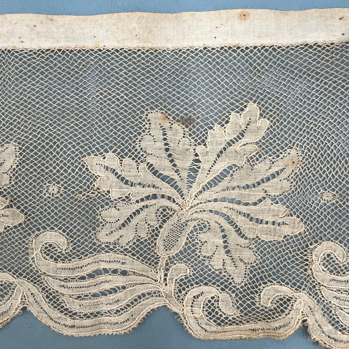 Antique Fine Handmade Bobbin Lace Border – Floral Pattern – 90 × 12 cm