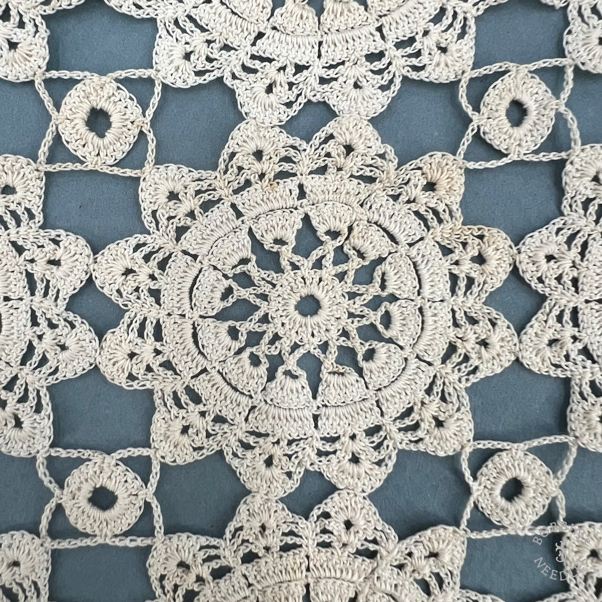 Antique Handmade Crochet Lace Border with Floral Medallions – 550 × 18 cm