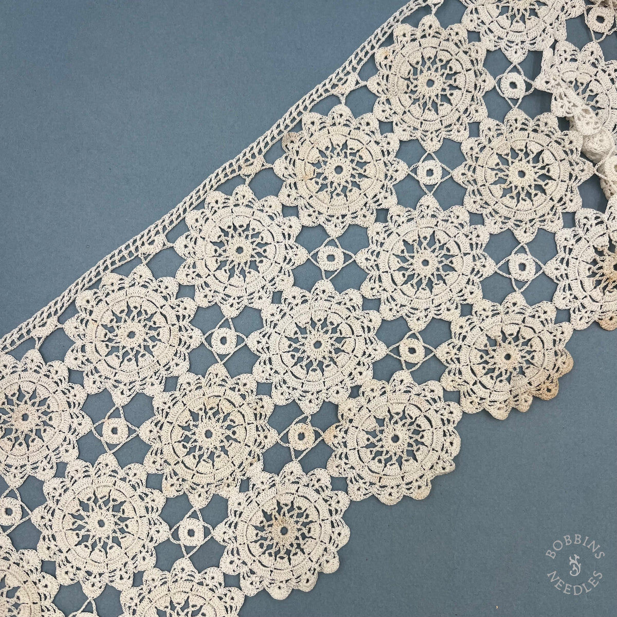 Antique Handmade Crochet Lace Border with Floral Medallions – 550 × 18 cm