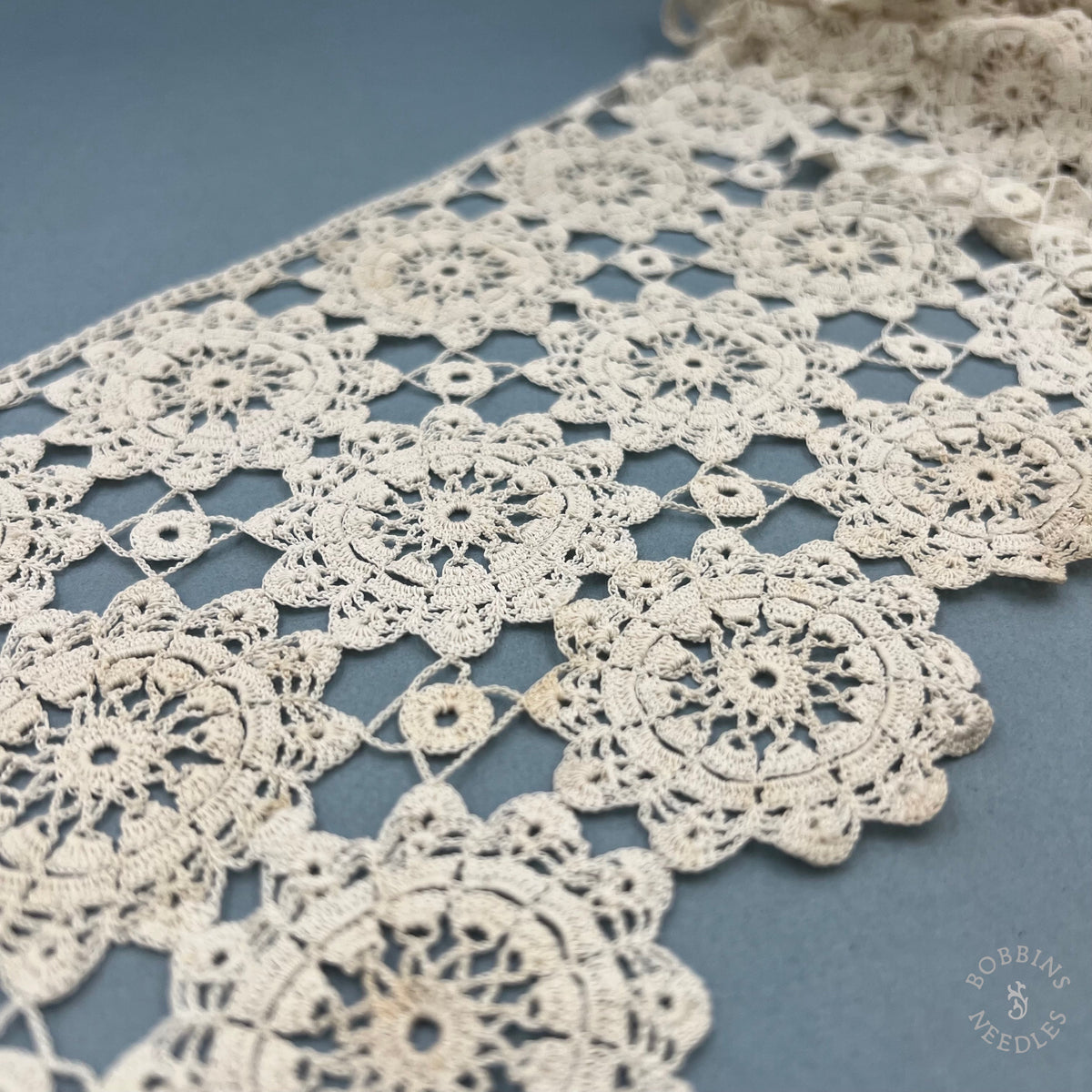Antique Handmade Crochet Lace Border with Floral Medallions – 550 × 18 cm