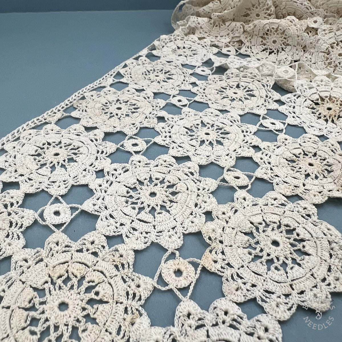 Antique Handmade Crochet Lace Border with Floral Medallions – 550 × 18 cm