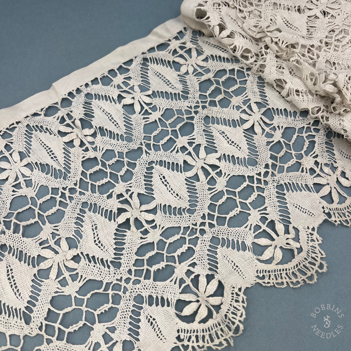 Antique Handmade Bobbin Lace Border – Floral & Geometric Design – 200 × 26 cm