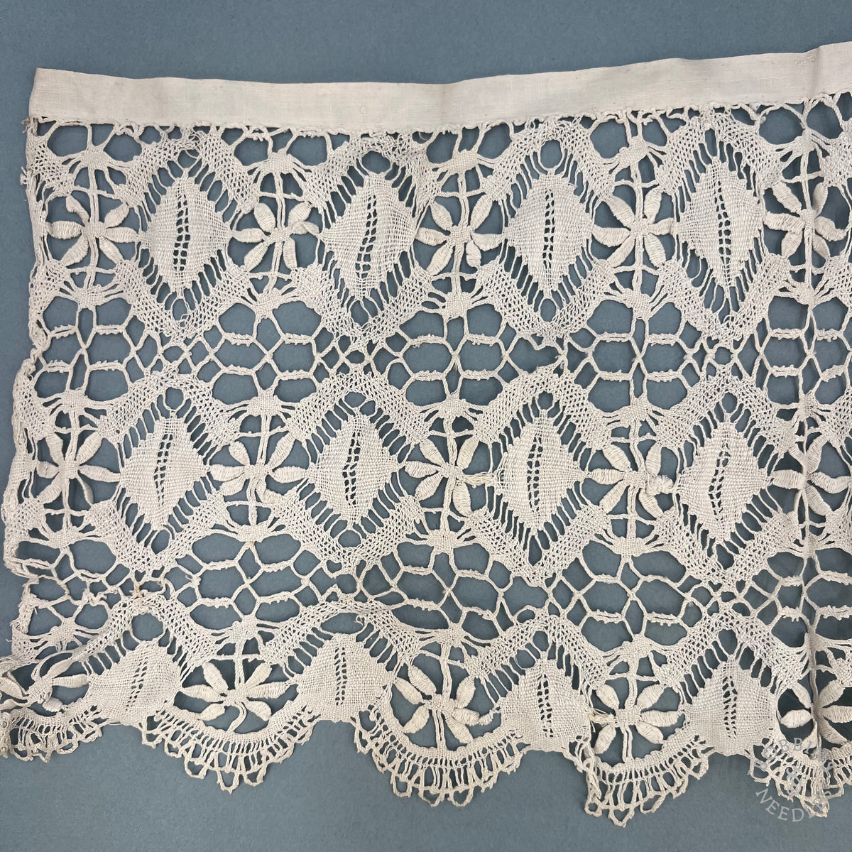 Antique Handmade Bobbin Lace Border – Floral & Geometric Design – 200 × 26 cm