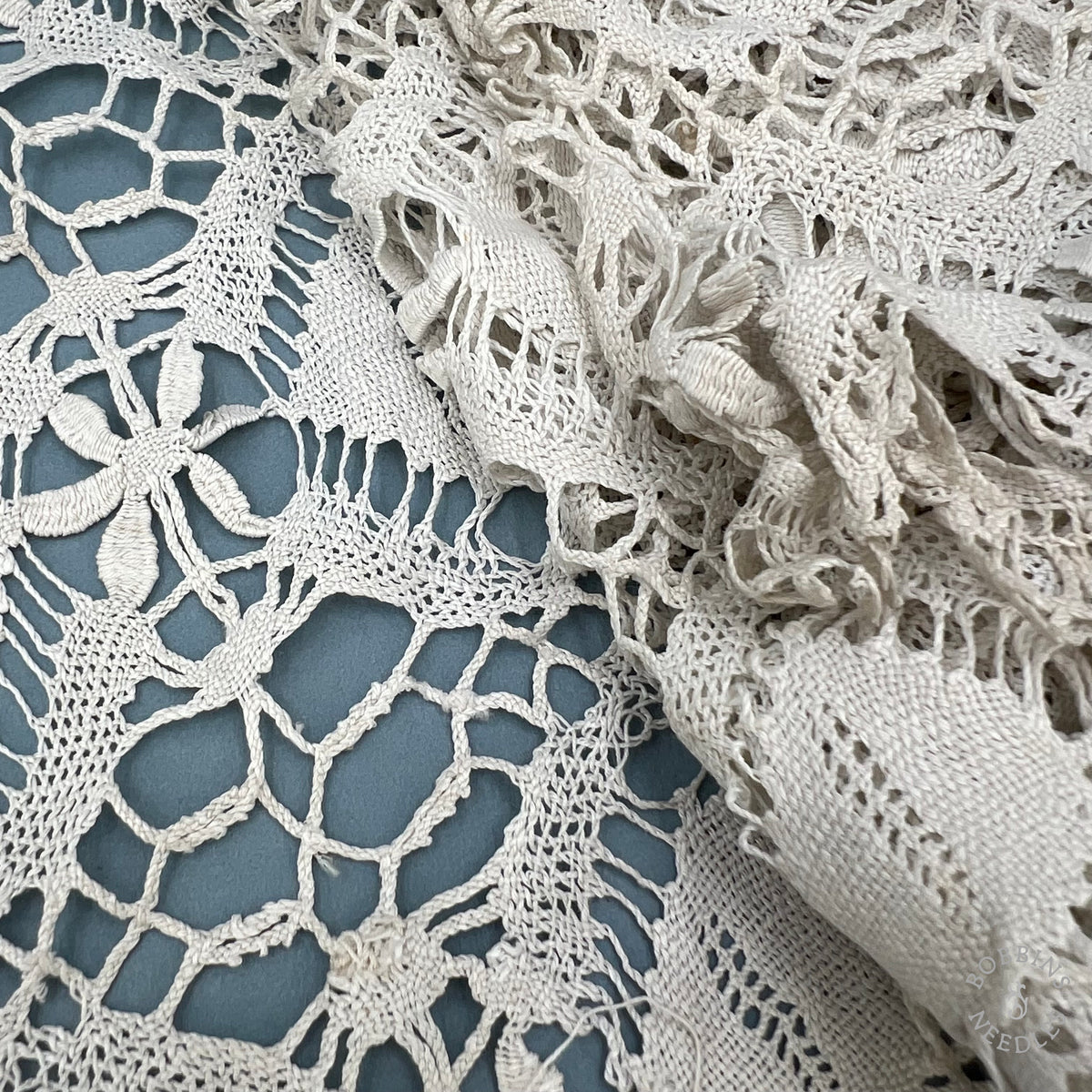 Antique Handmade Bobbin Lace Border – Floral & Geometric Design – 200 × 26 cm