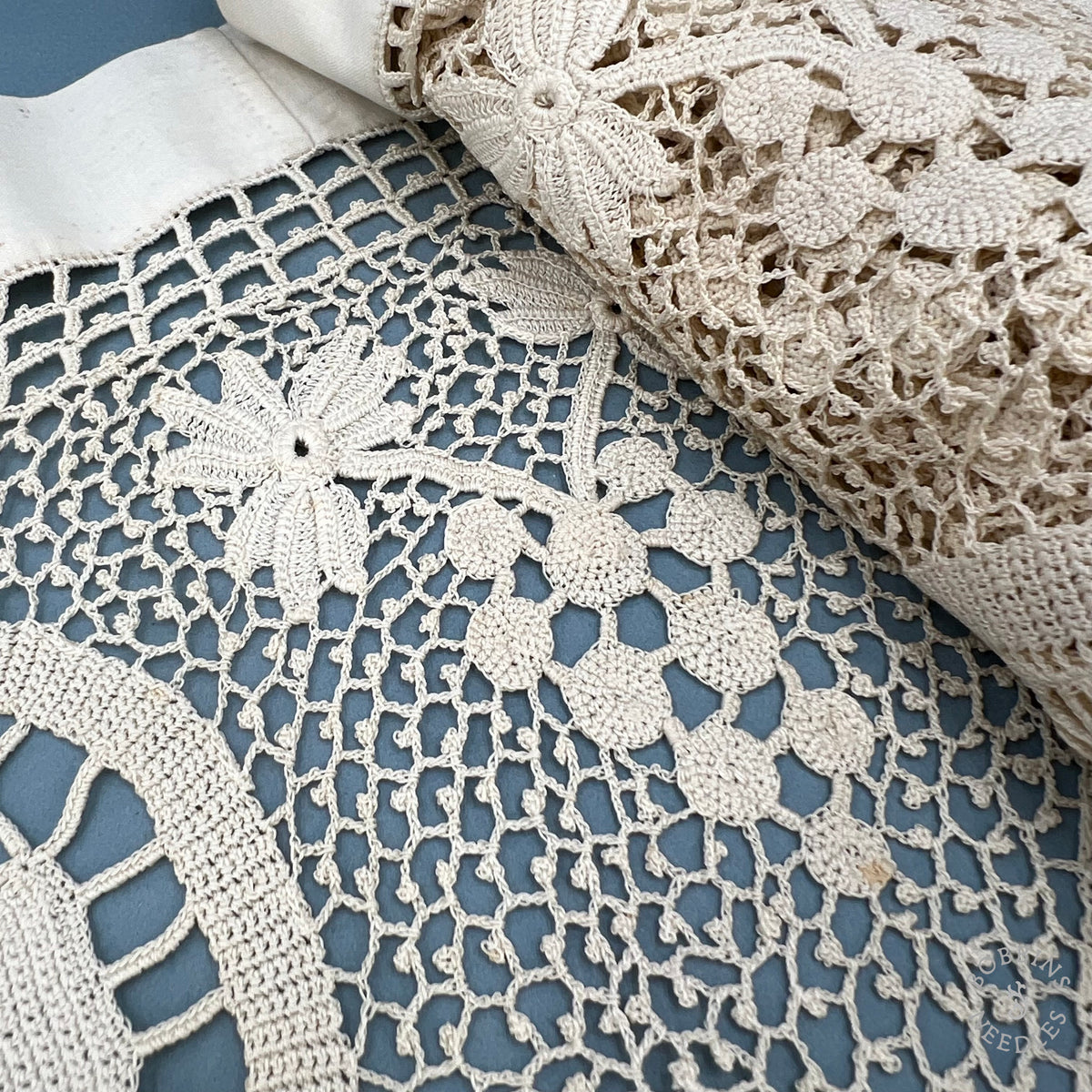 Antique Handmade Religious Crochet Lace Border with Cross Medallions – 200 × 25 cm