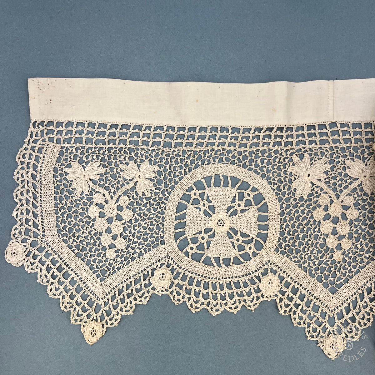 Antique Handmade Religious Crochet Lace Border with Cross Medallions – 200 × 25 cm