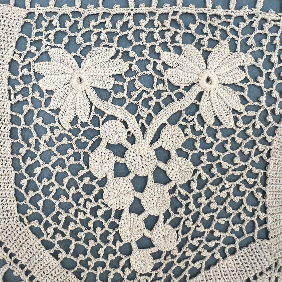 Antique Handmade Religious Crochet Lace Border with Cross Medallions – 200 × 25 cm