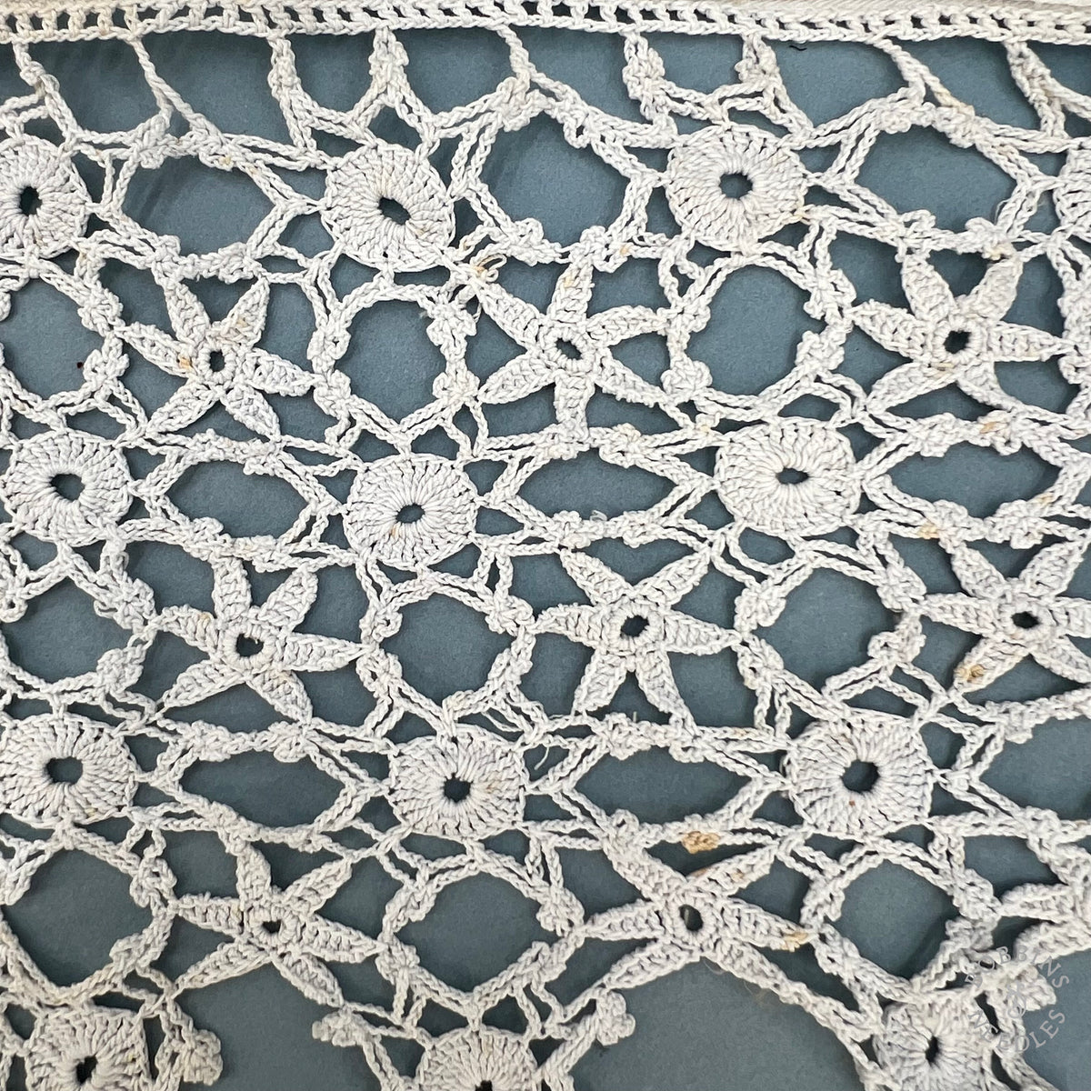 Antique Handmade Crochet Lace Border with Floral Motifs – 270 × 18 cm