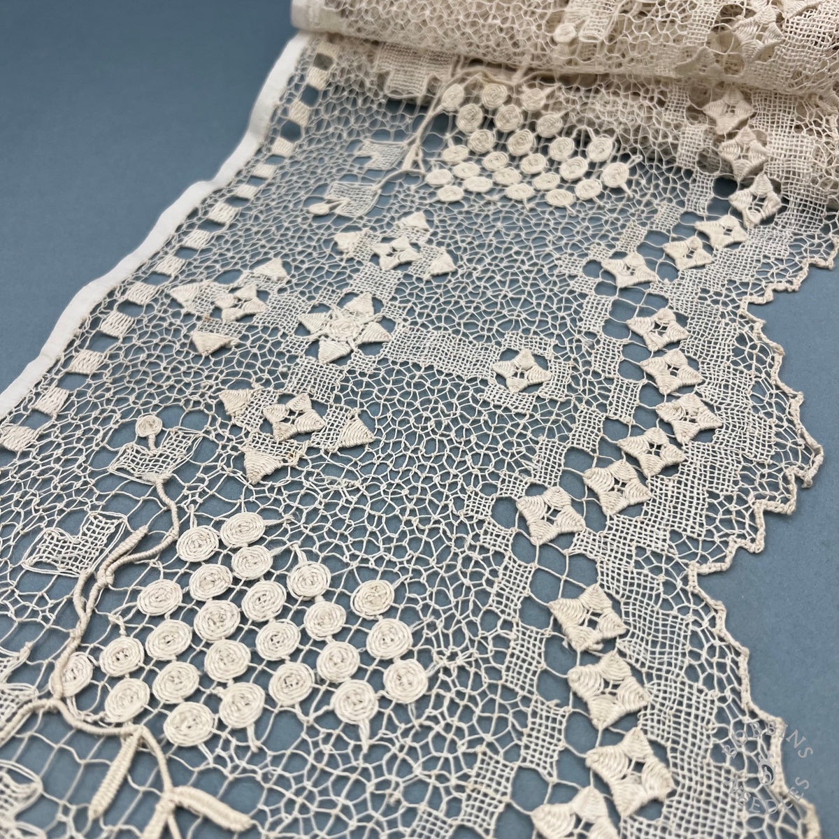Antique Handmade Religious Lace Border – Grapes & Crosses – 630 × 25 cm