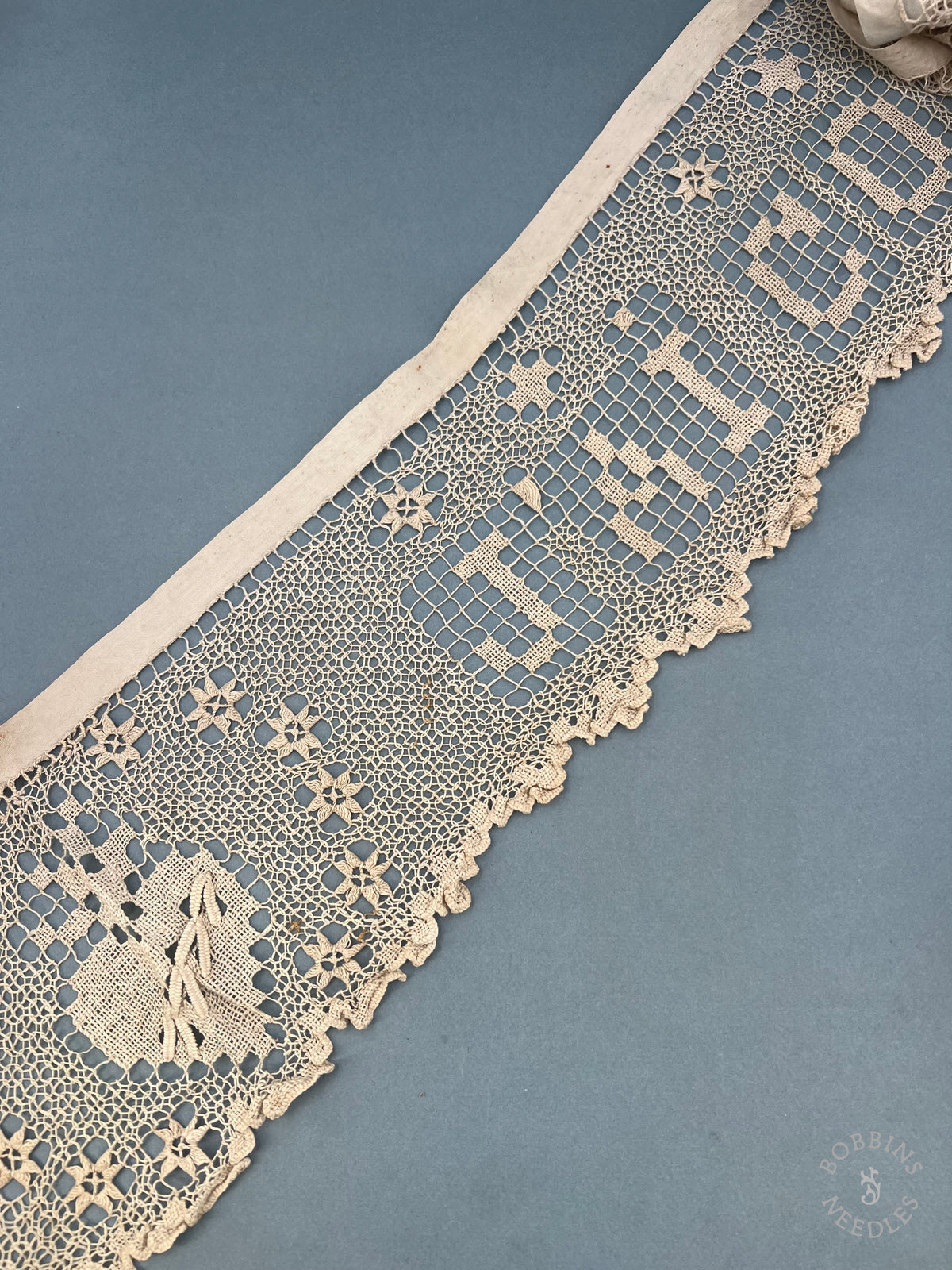 Antique Handmade Religious Filet Lace Border – Sacred Heart of Jesus – 380 cm