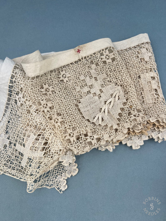 Antique Handmade Religious Filet Lace Border – Sacred Heart of Jesus – 380 cm