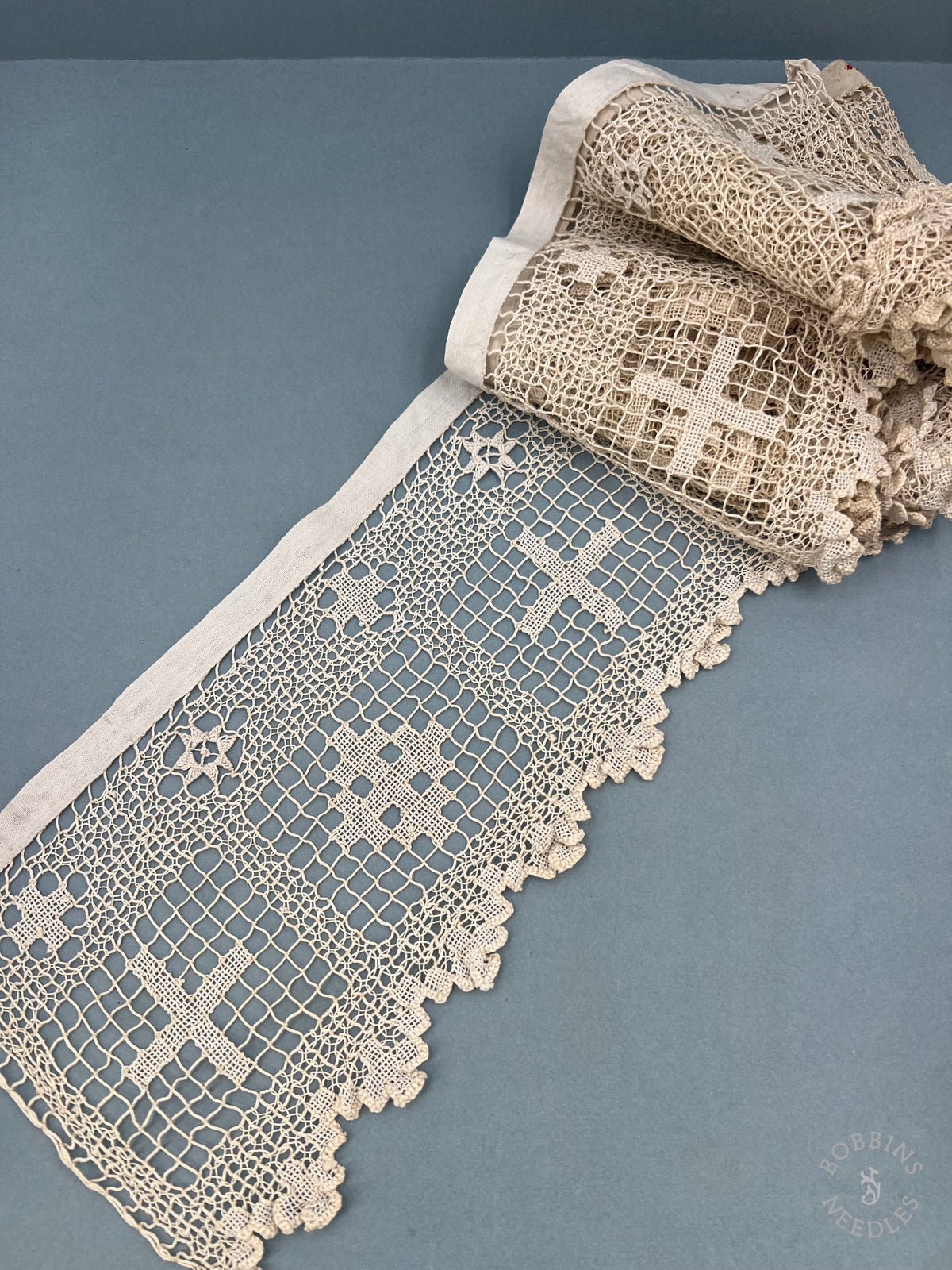 Antique Handmade Religious Filet Lace Border – Sacred Heart of Jesus – 380 cm
