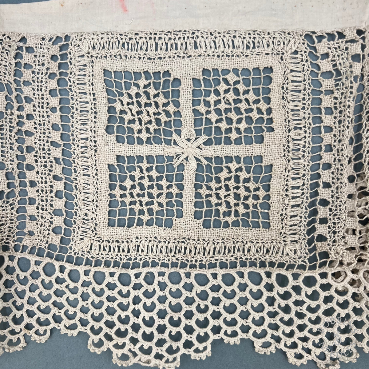 Antique Handmade Filet Lace with Mixed Embroidery Patterns – 320 × 23 cm