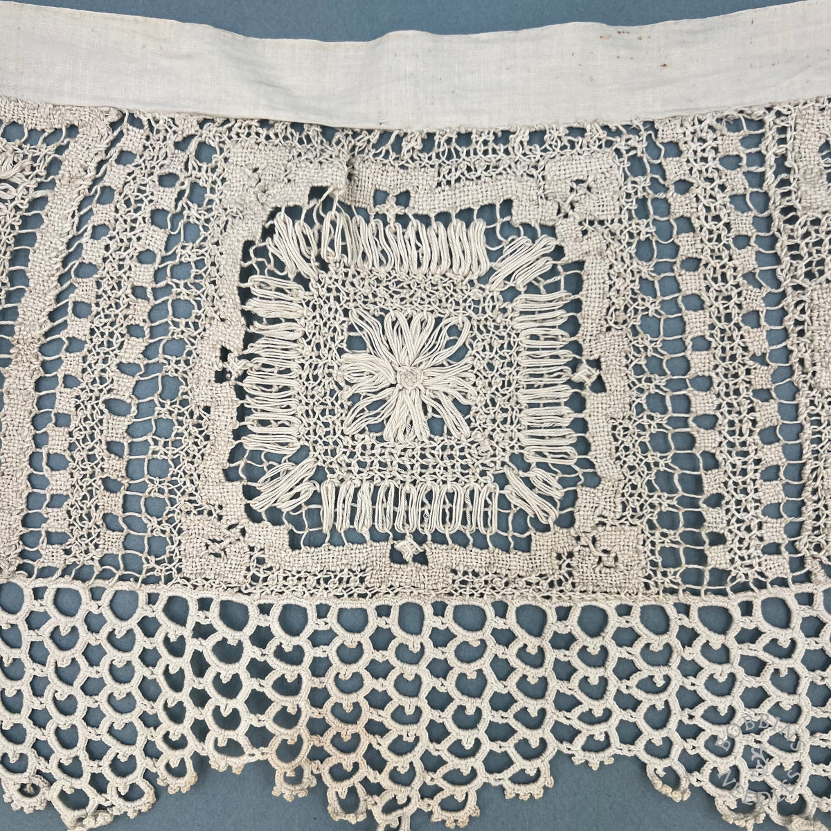 Antique Handmade Filet Lace with Mixed Embroidery Patterns – 320 × 23 cm