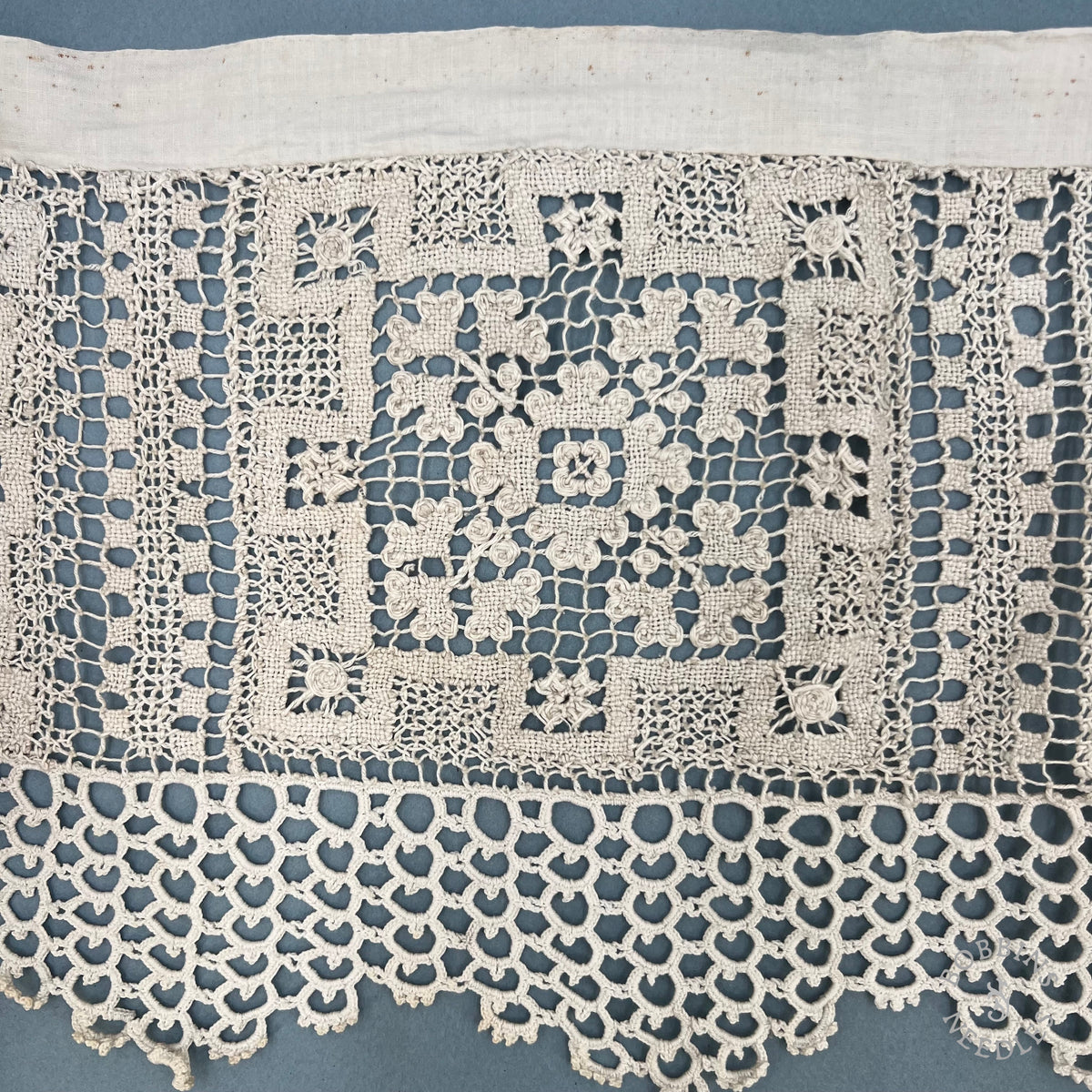 Antique Handmade Filet Lace with Mixed Embroidery Patterns – 320 × 23 cm