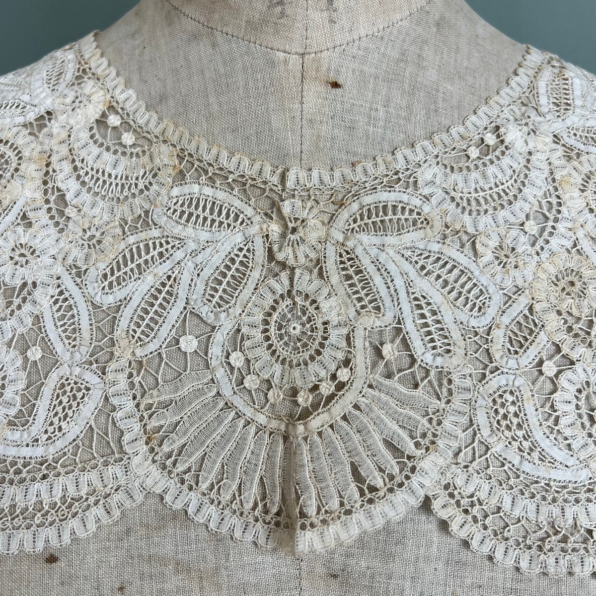 Antique Collar Lace - Handmade Brussels Duchesse Style