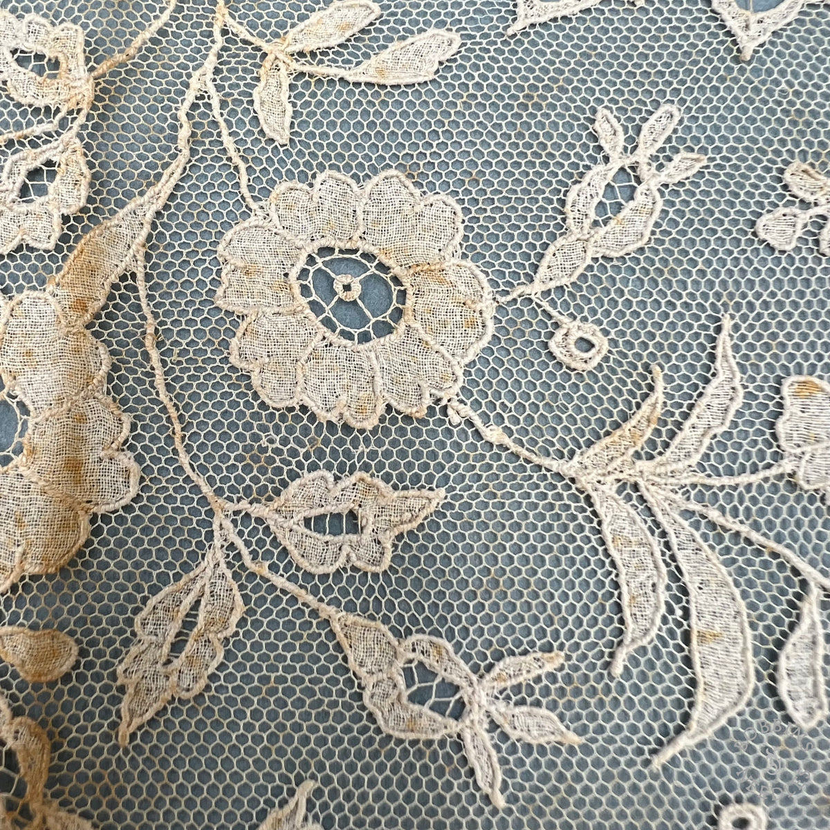 Antique Brussels Appliqué Style Lace Insertion – 46 × 23 cm