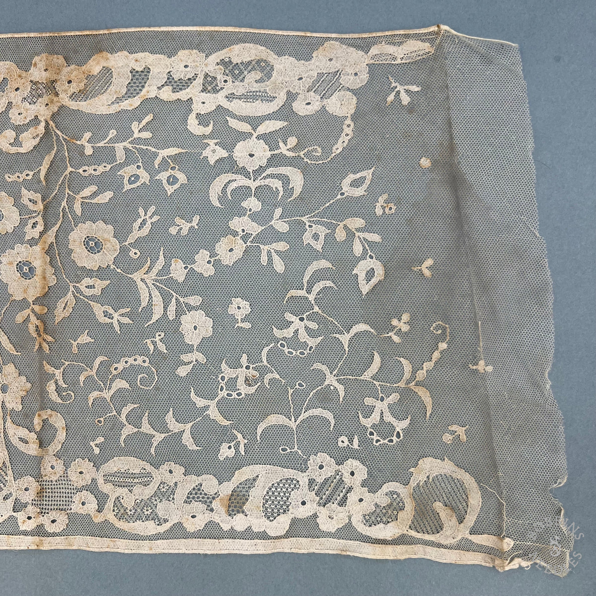 Antique Brussels Appliqué Style Lace Insertion – 46 × 23 cm