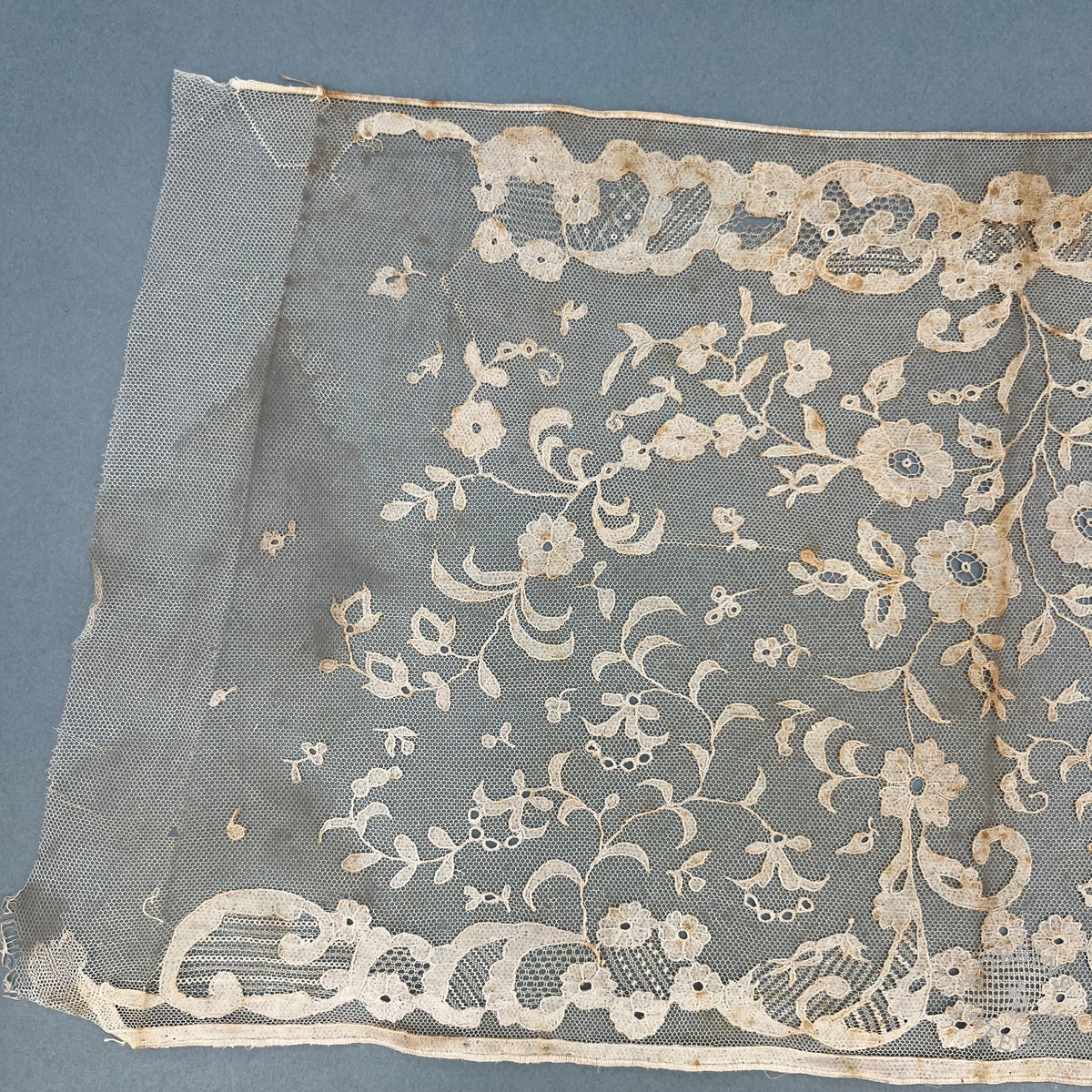 Antique Brussels Appliqué Style Lace Insertion – 46 × 23 cm