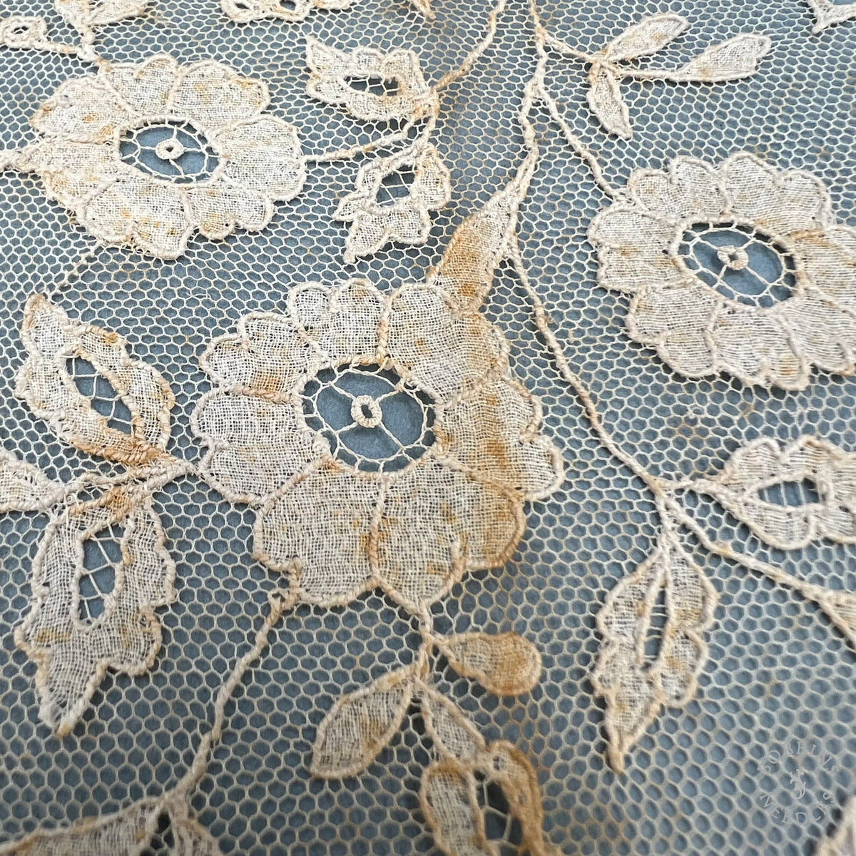 Antique Brussels Appliqué Style Lace Insertion – 46 × 23 cm