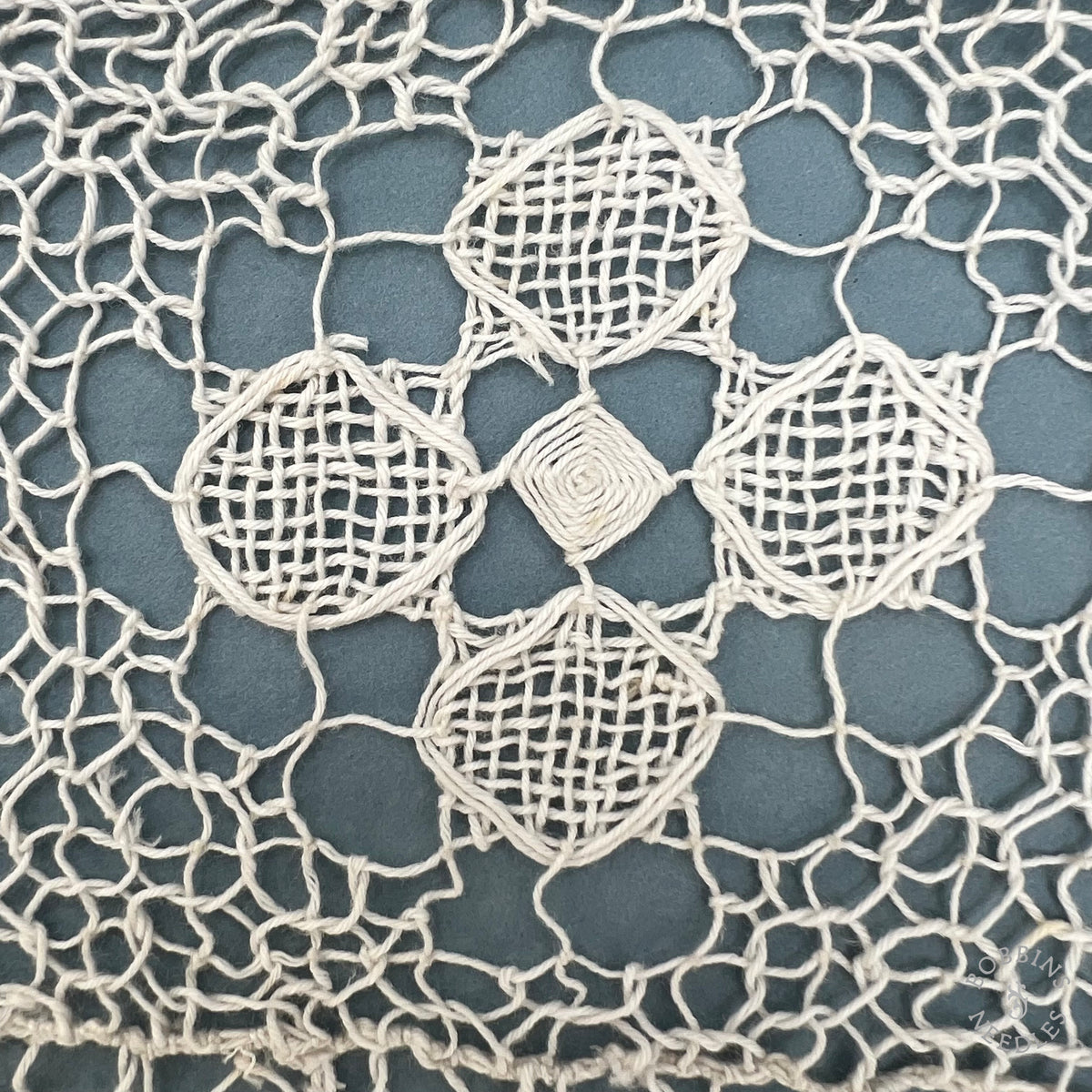 Antique Handmade Religious Net Lace Border with Cross Motifs – 336 × 23 cm