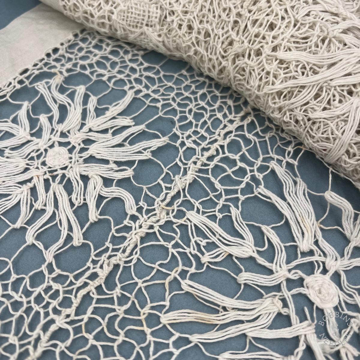 Antique Handmade Religious Net Lace Border with Cross Motifs – 336 × 23 cm