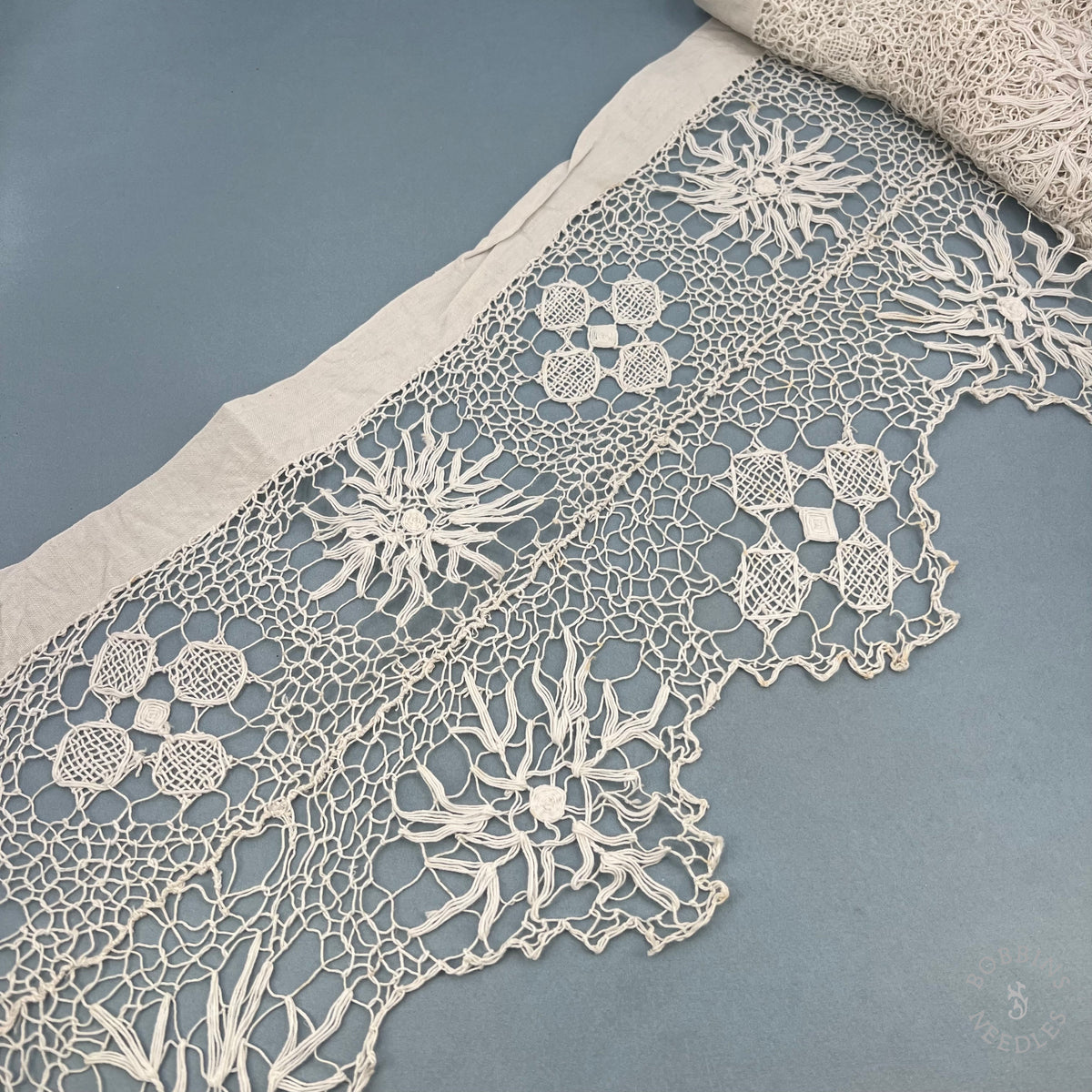 Antique Handmade Religious Net Lace Border with Cross Motifs – 336 × 23 cm