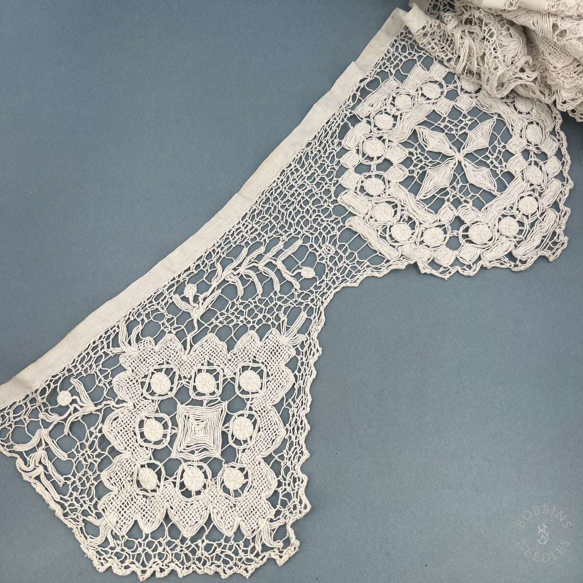 Antique Handmade Knotted Net Lace – Altar Lace Border with Cross Motifs 380 × 21 cm