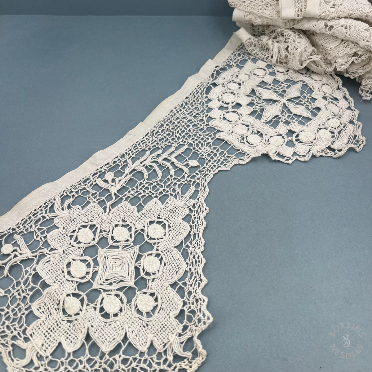 Antique Handmade Knotted Net Lace – Altar Lace Border with Cross Motifs 380 × 21 cm