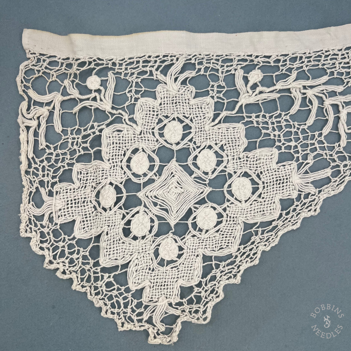 Antique Handmade Knotted Net Lace – Altar Lace Border with Cross Motifs 380 × 21 cm