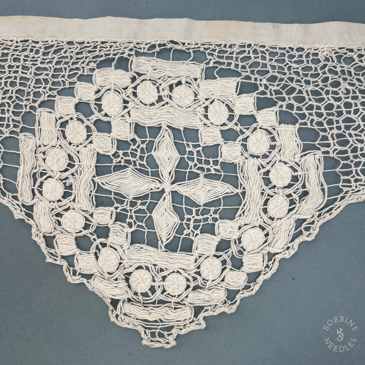 Antique Handmade Knotted Net Lace – Altar Lace Border with Cross Motifs 380 × 21 cm