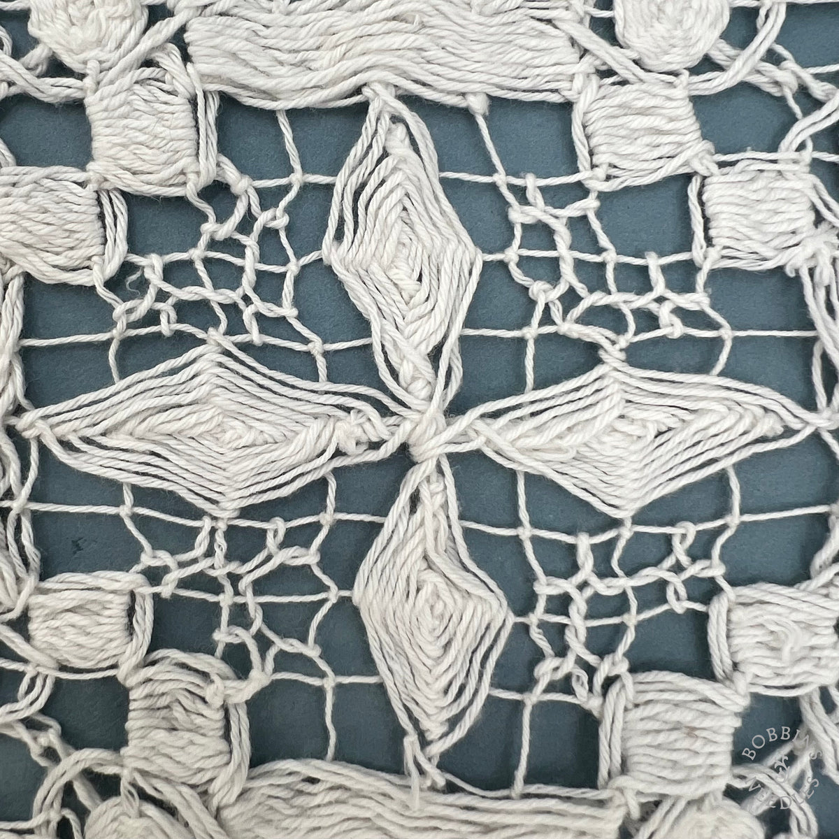 Antique Handmade Knotted Net Lace – Altar Lace Border with Cross Motifs 380 × 21 cm