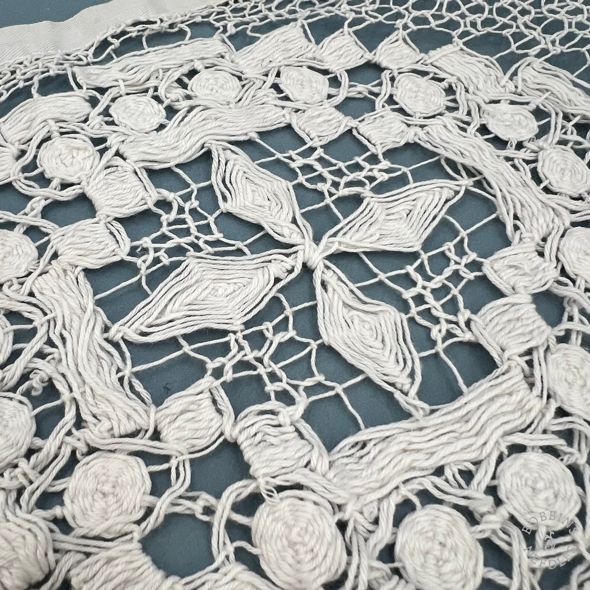 Antique Handmade Knotted Net Lace – Altar Lace Border with Cross Motifs 380 × 21 cm
