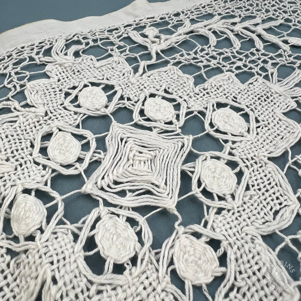 Antique Handmade Knotted Net Lace – Altar Lace Border with Cross Motifs 380 × 21 cm