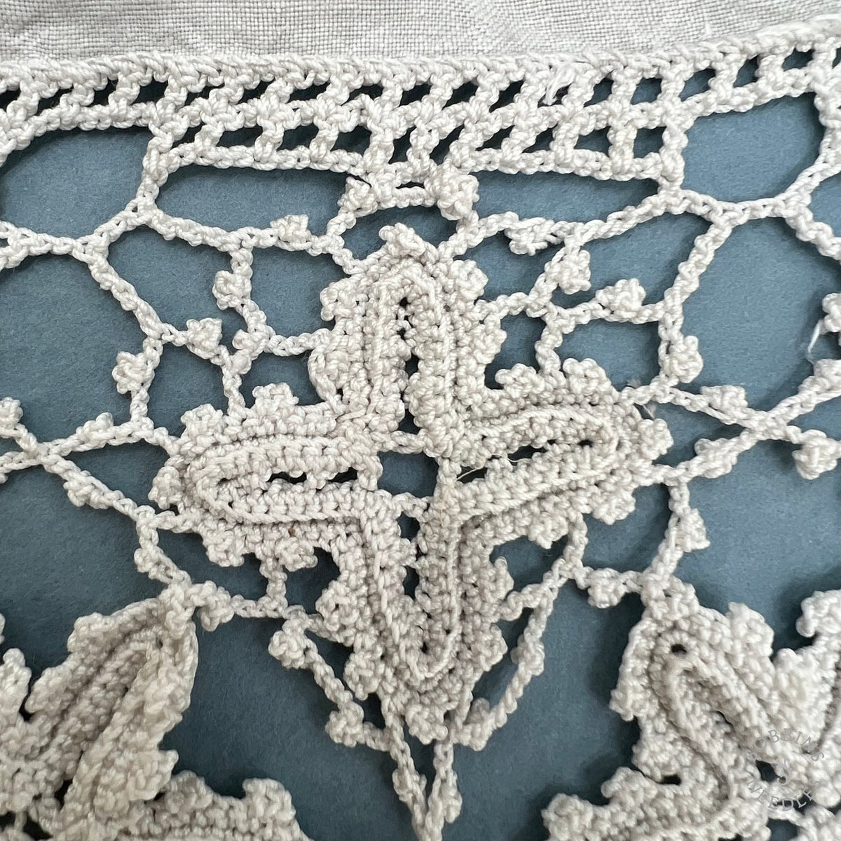 Antique Handmade Irish Crochet Altar Lace Border – 327 × 20 cm