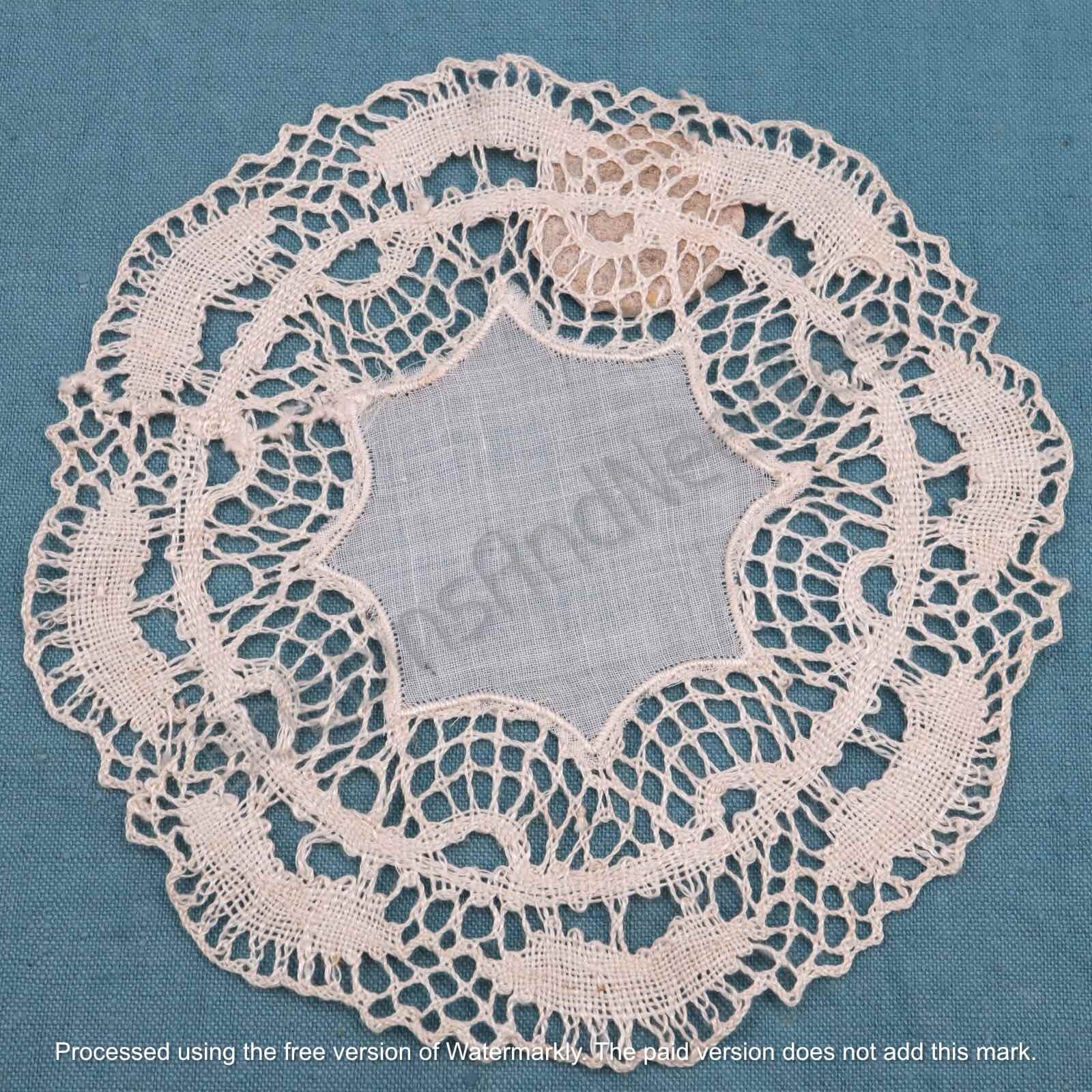 French Linen Doily with Handmade lace border - Dentelle du Puy