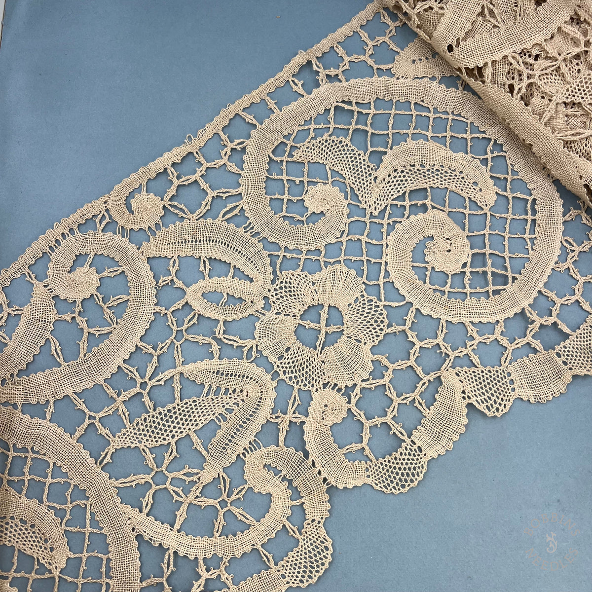 Antique Handmade Wide Lace Border – 4.40m Linen Bobbin Lace