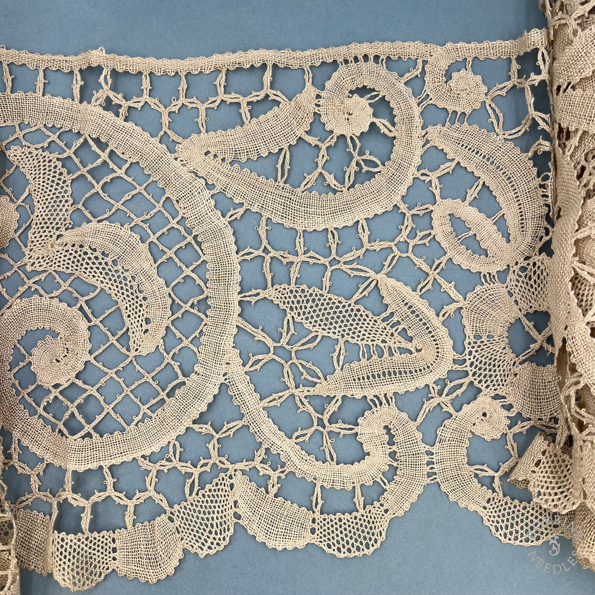 Antique Handmade Wide Lace Border – 4.40m Linen Bobbin Lace