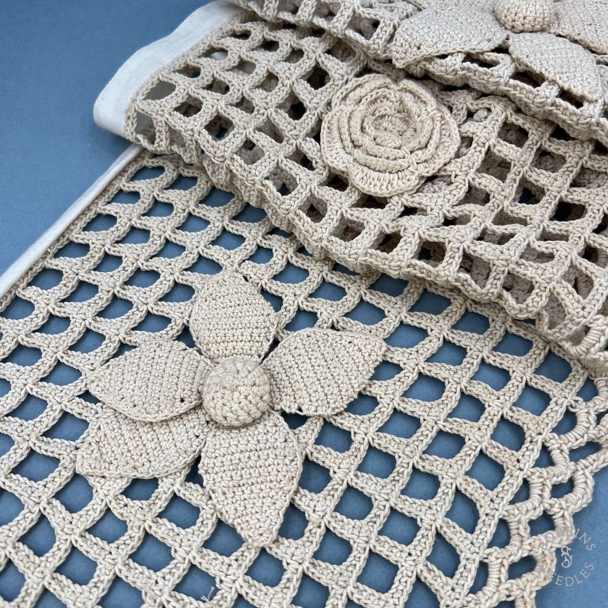 Antique Handmade Crochet Lace Border with Raised Flowers – 175 × 26 cm