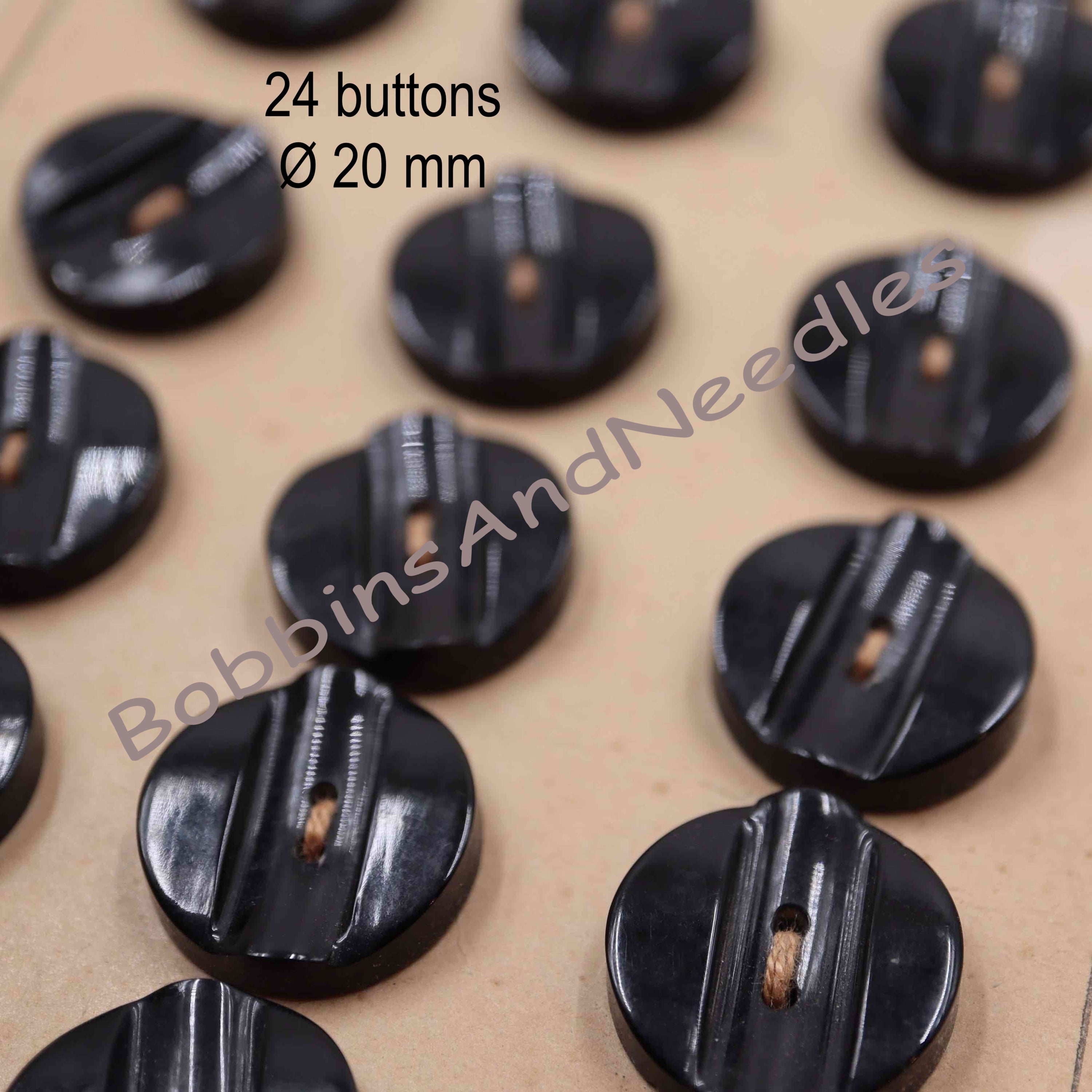 Card of 24 Vintage Couture Buttons Ø 20 mm Round Black