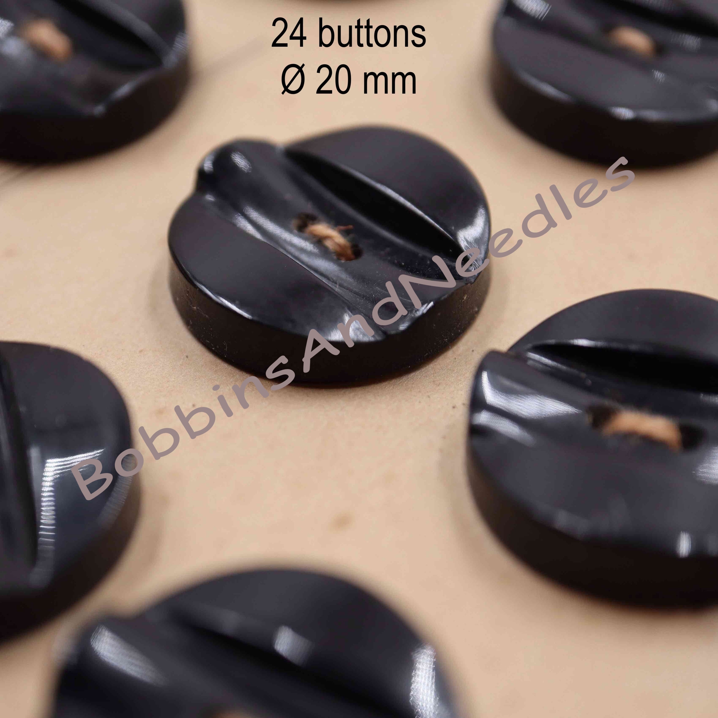 Card of 24 Vintage Couture Buttons Ø 20 mm Round Black