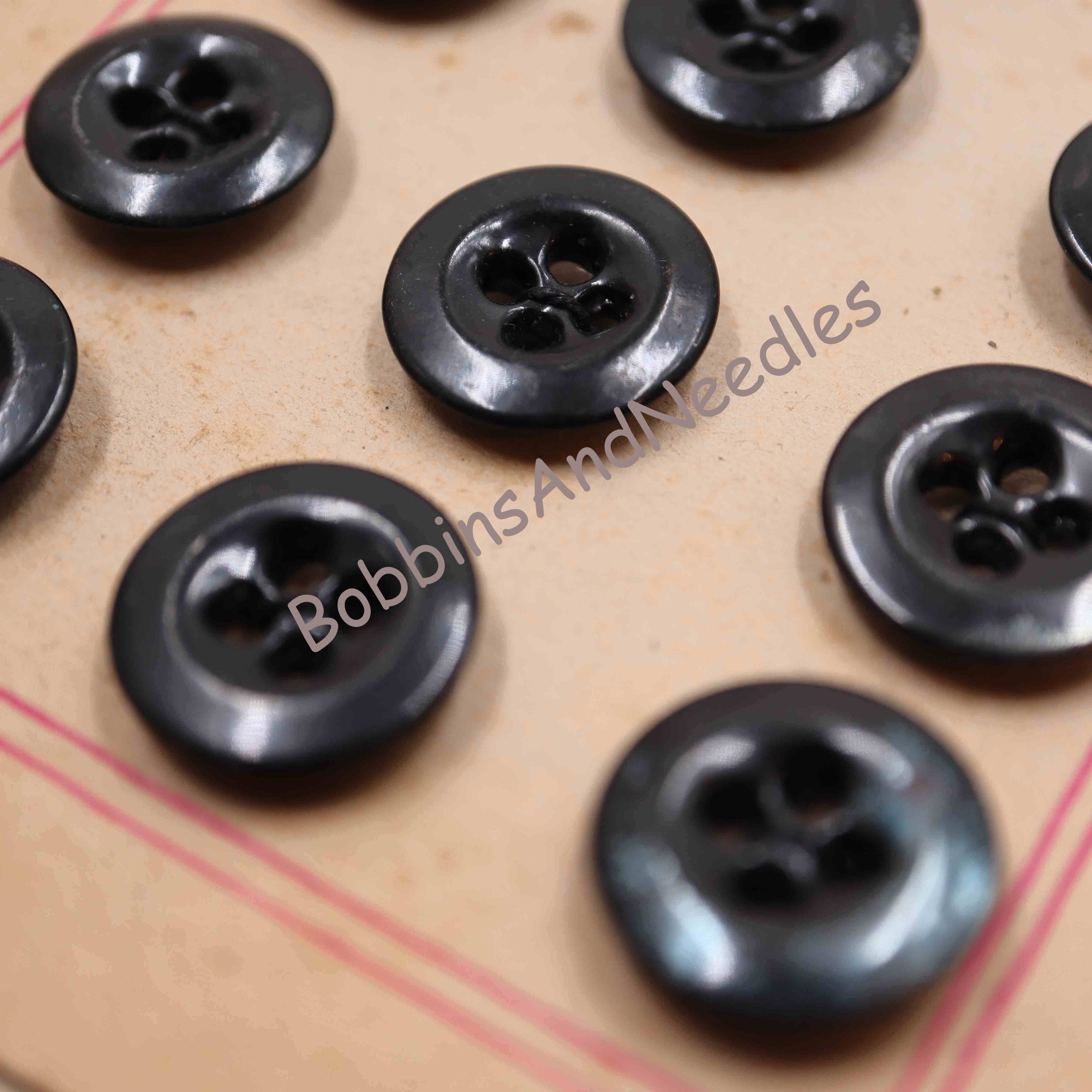 Card with 18 Buttons Ø 16 mm Bone Vintage Black Round