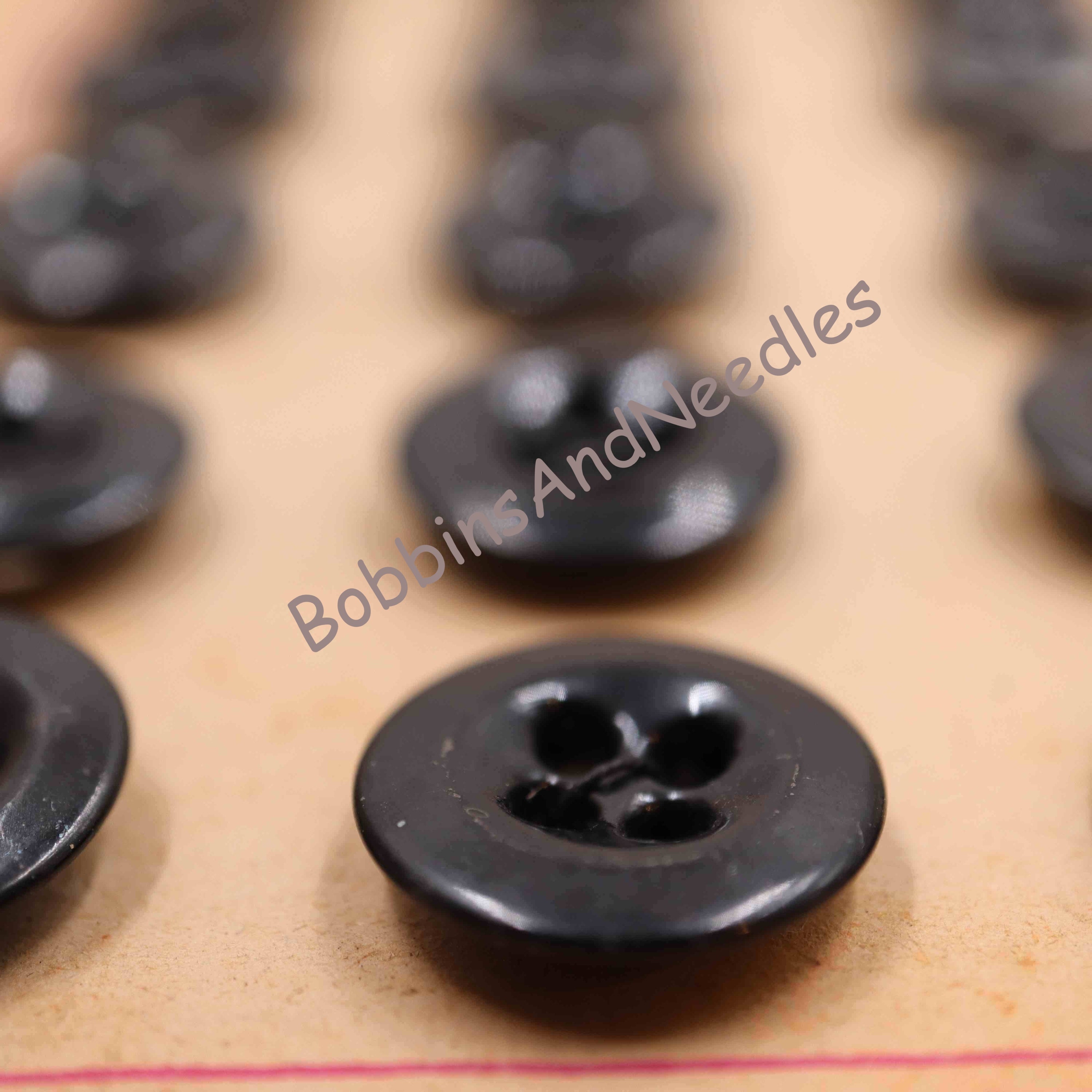 Card with 18 Buttons Ø 16 mm Bone Vintage Black Round