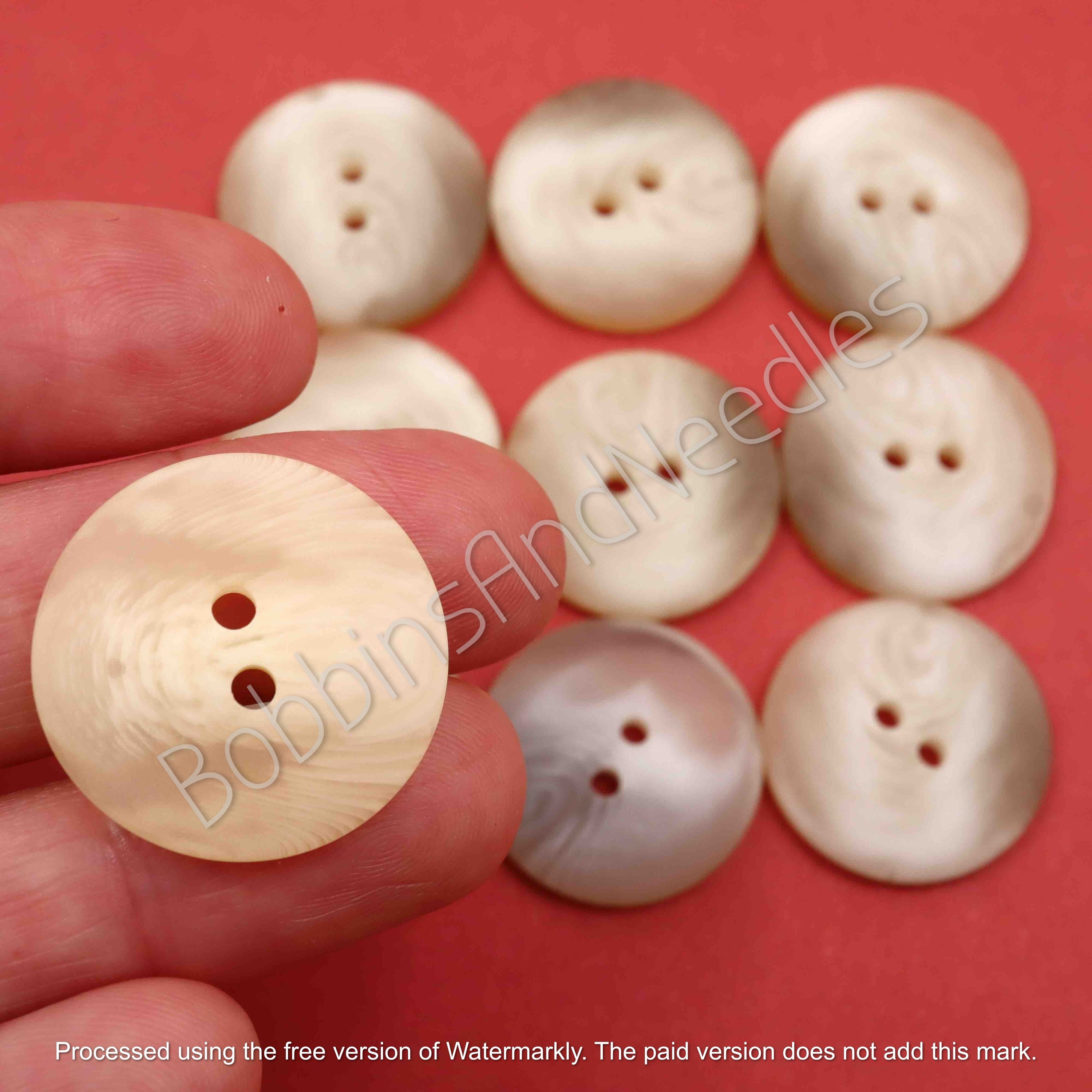 Set of 10 Casein Buttons Ø 23mm Marbled Light Cream and Beige