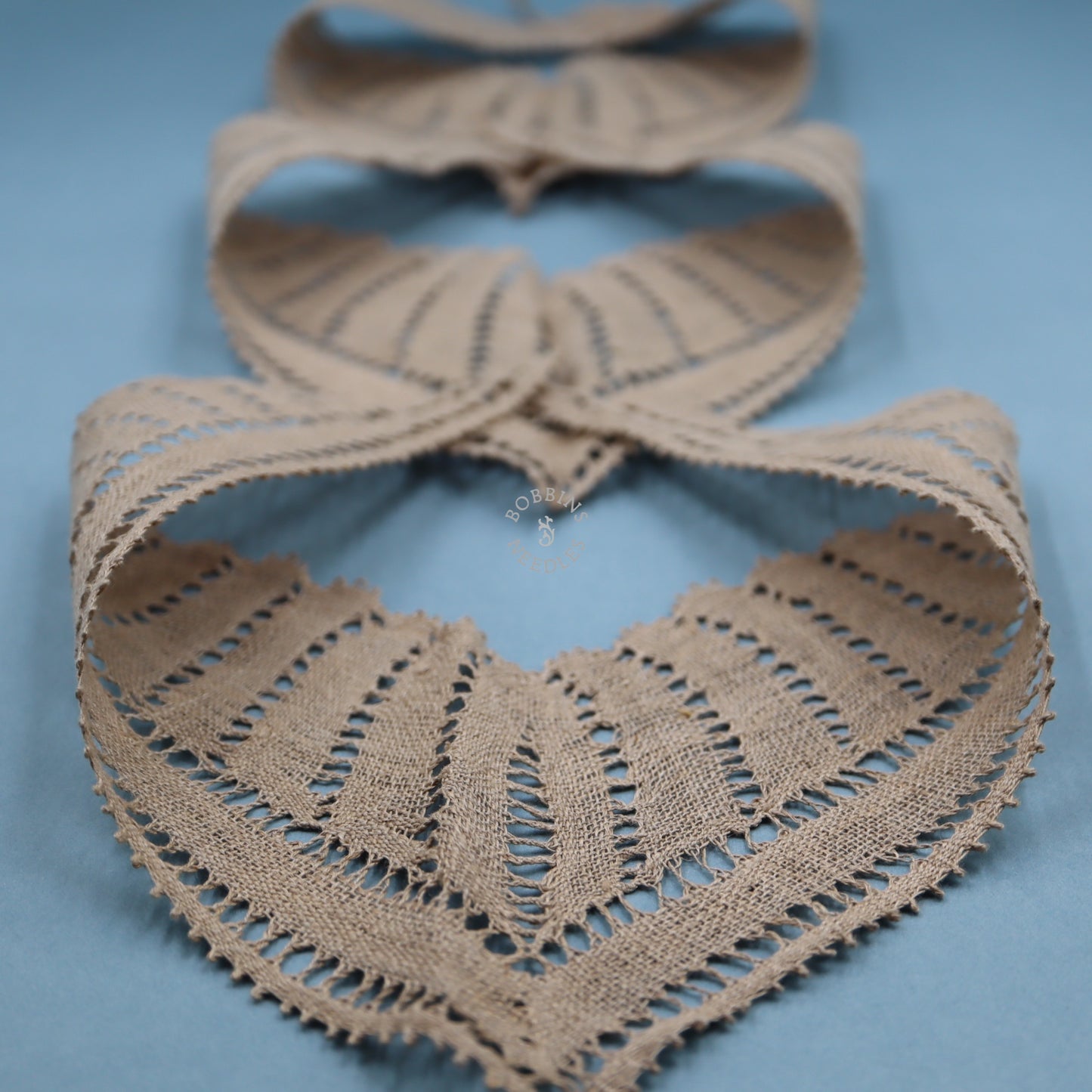 Set of 2 Handmade Linen Lace Corners – V-Shaped Inserts